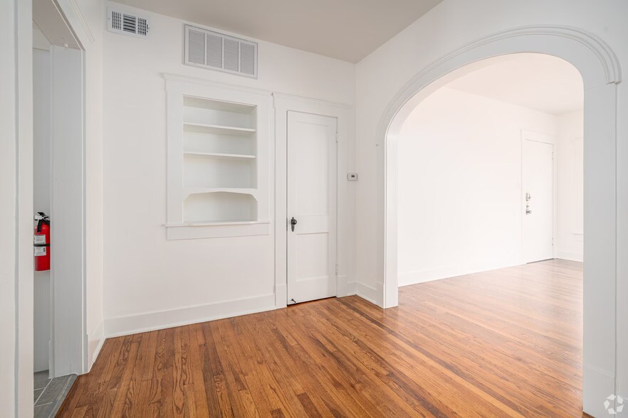 Dining Room - 4907 Louisiana St