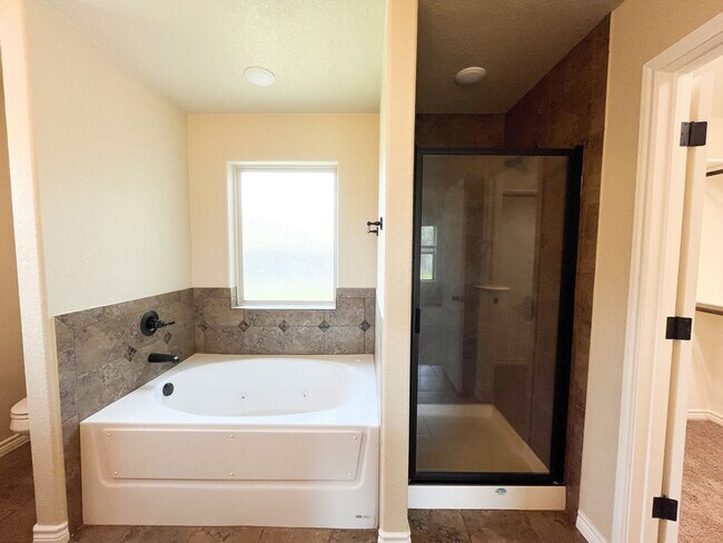 Building Photo - Available 7/11/2025 Beautiful 1 story, 5 b...
