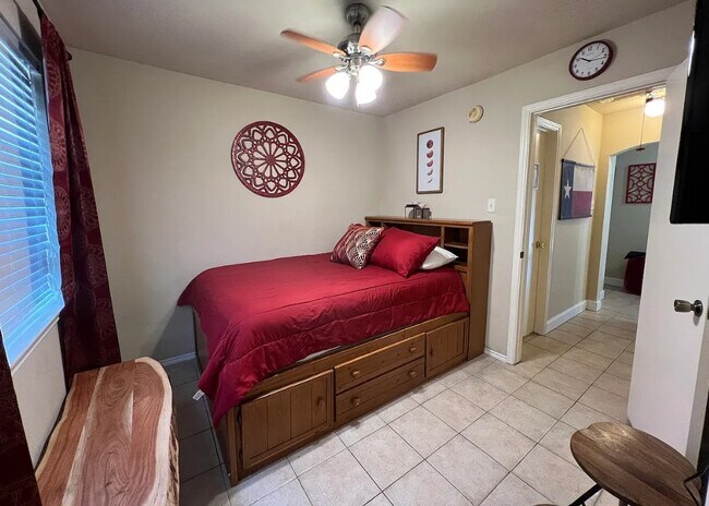 Building Photo - 5806 Toddington Rd