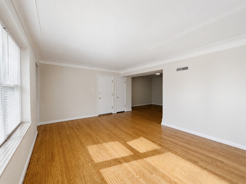 Building Photo - 6930 Jamieson Ave