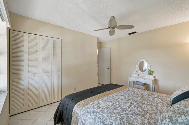 Building Photo - 5943 Areca Palm Ct