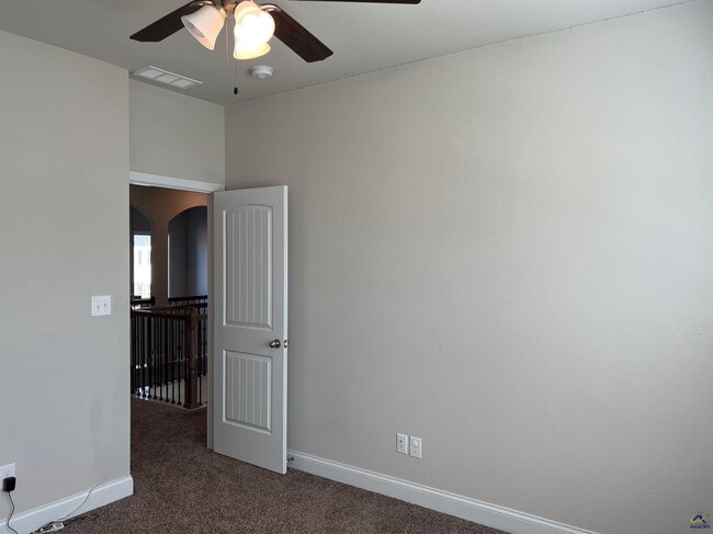Building Photo - 105 Lacey Oak Ln