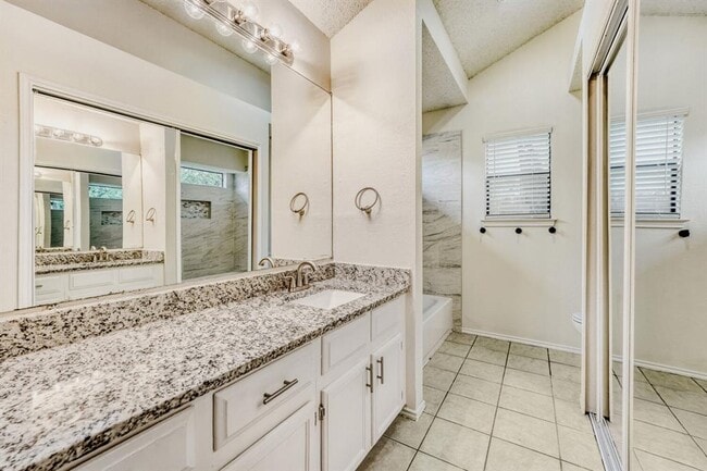 Building Photo - 11922 Meadowfire Dr