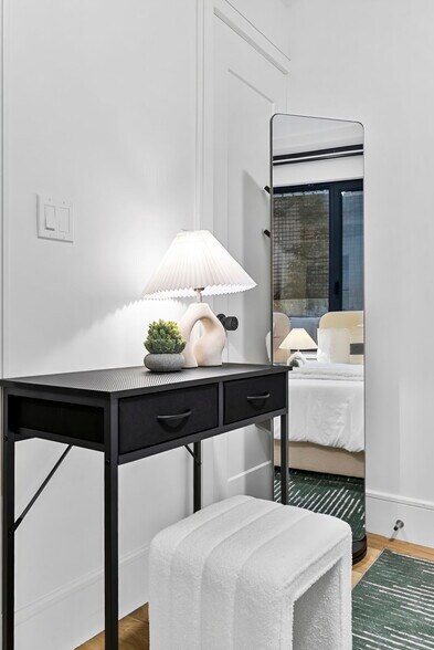 Building Photo - 1566 Beacon St