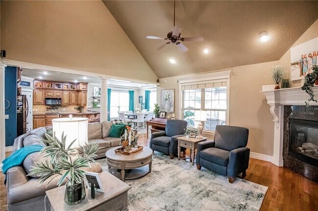 Building Photo - 1706 NW Autumn Ave