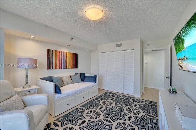 Building Photo - 3500 Mystic Pointe Dr