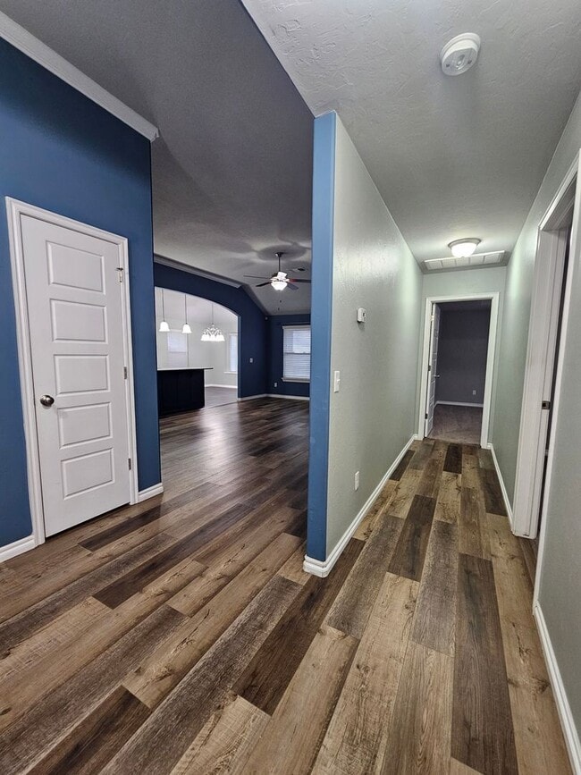 Building Photo - (3) Bed/(2) Bath in Bellatona Addition! Avail NOW!