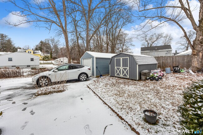 Building Photo - 254 Davis St