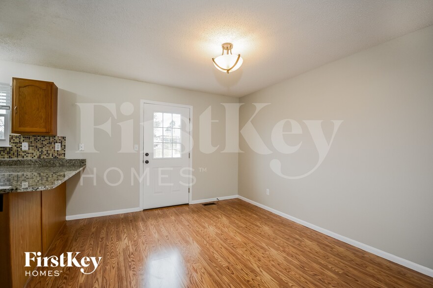 Building Photo - 2005 Rosedale Ct