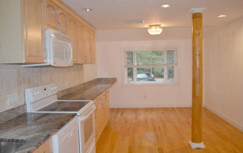 Building Photo - 50 Undine Rd