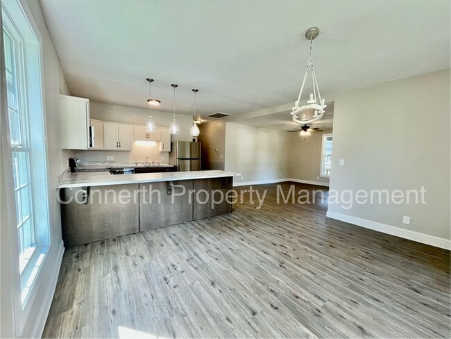 Building Photo - 774 Gracey Ave