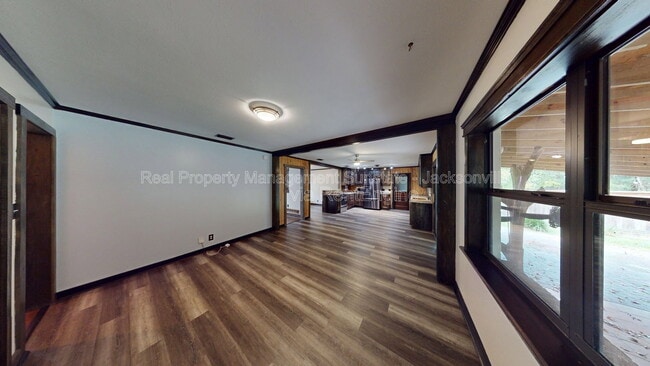 Building Photo - 7477 Greenway Dr