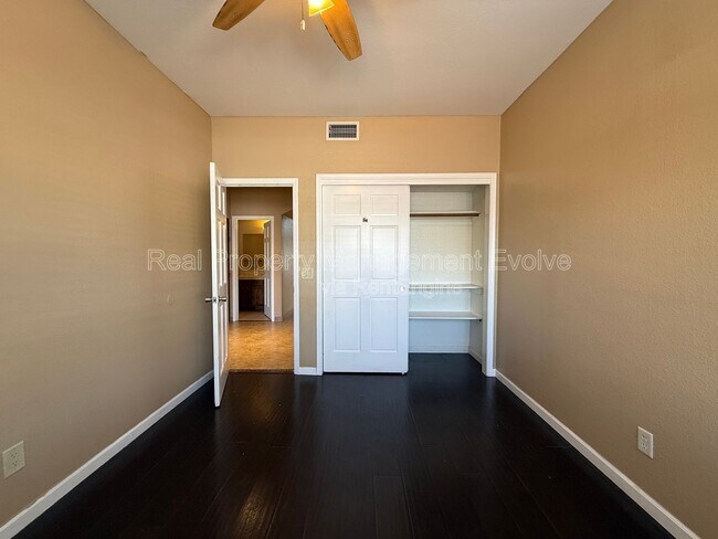 Building Photo - 11003 W Laurelwood Ln