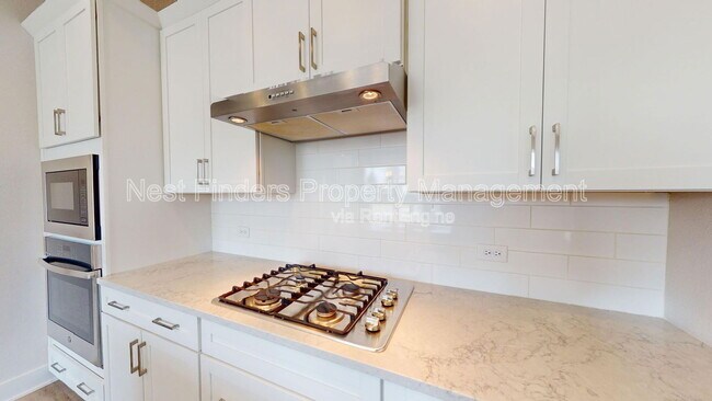 Building Photo - 14 Seaport Ln