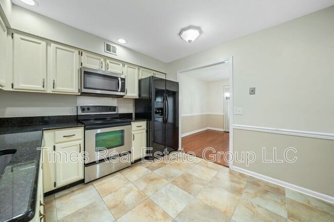 Building Photo - 113 Pinecrest Ln