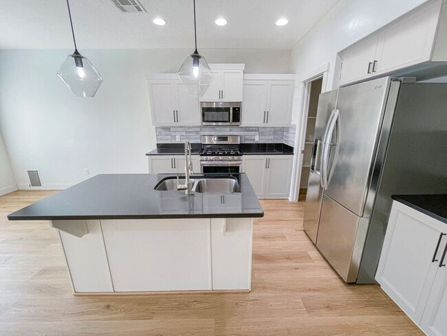 Building Photo - 3298 E Crimson Ridge Dr