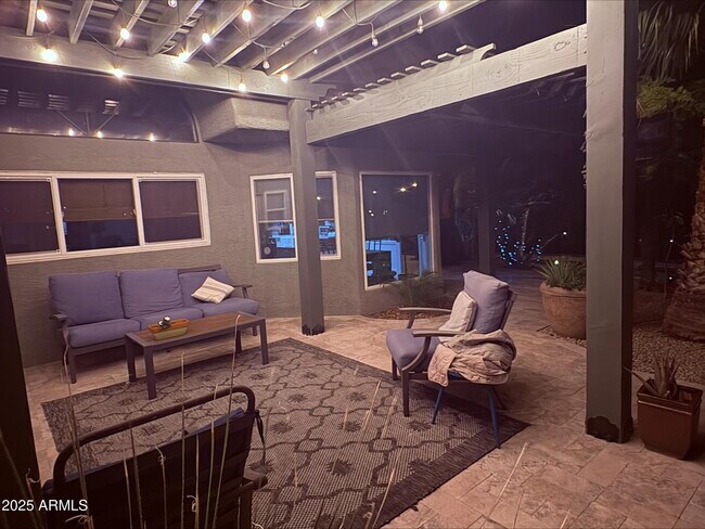 Building Photo - 15759 E Echo Hill Dr