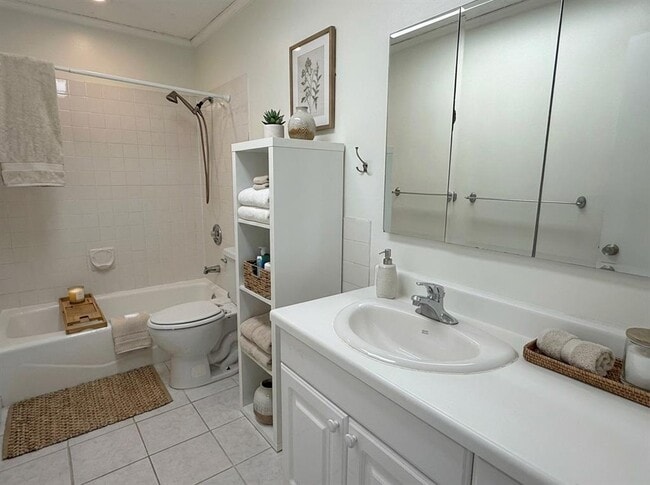 Building Photo - 11705 Cherokee St