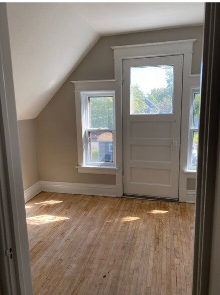 Building Photo - 3728 W 4th St