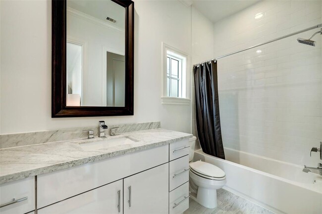 Building Photo - 1147 Castellina Ln