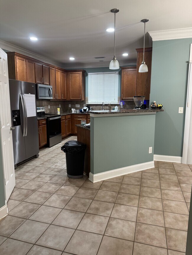 Building Photo - 512 War Admiral Ct