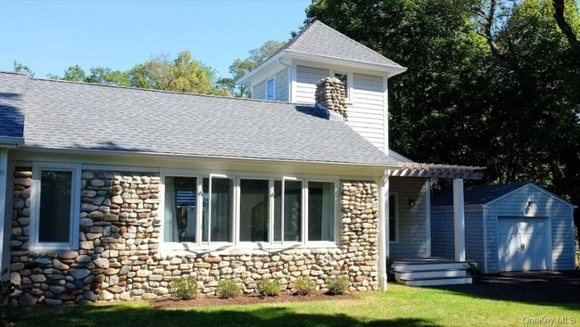 Building Photo - 42 N Menantic Rd