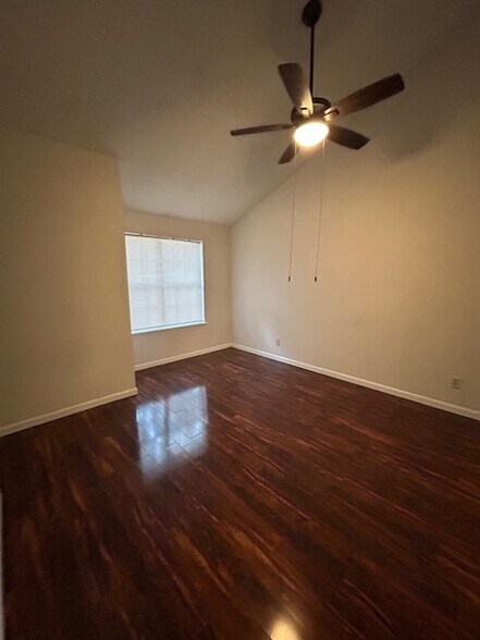 Master Bedroom 01 - 1112 Sandy Ln Dr