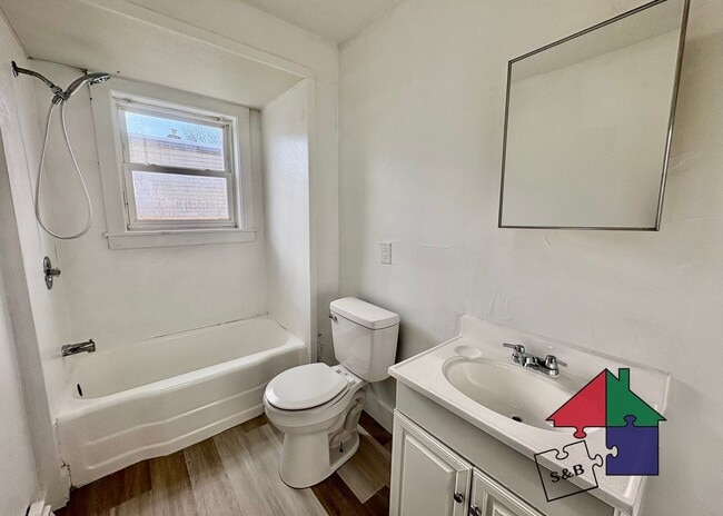 Building Photo - 94 Malletts Bay Ave