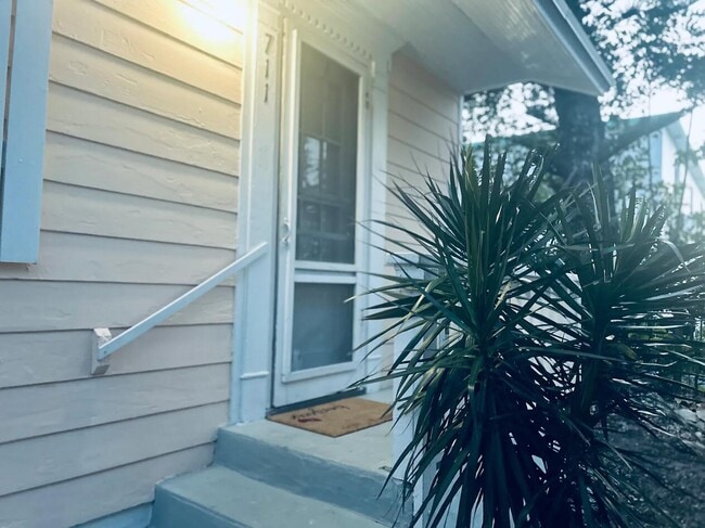 Primary Photo - 707 2nd Ave S