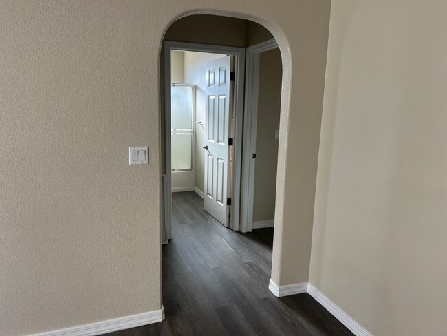 Building Photo - 3691 Tarpon Dr