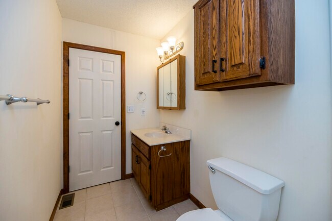 Building Photo - 13 Yorkshire Dr