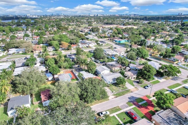 Building Photo - 2419 Coolidge St