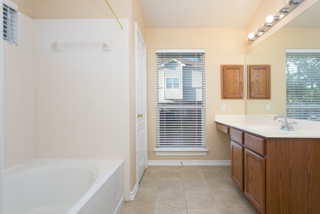 Building Photo - Corner Lot In Stone Oak Area