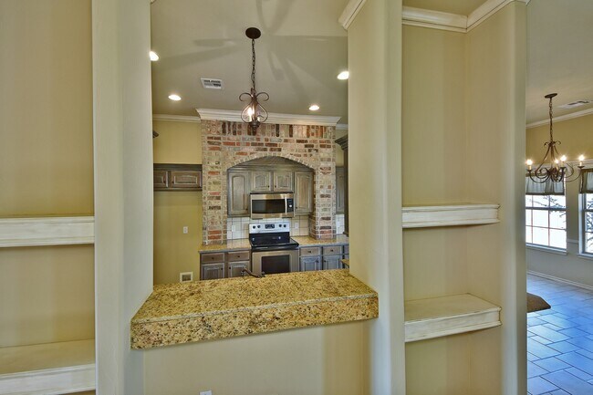 Building Photo - Amazing Home - 3 bed 2 bath - Edmond Schools