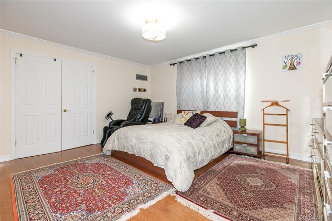 Building Photo - 12 Bond St