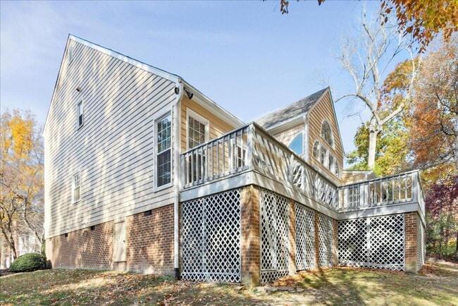 Building Photo - Kingsmill Gem