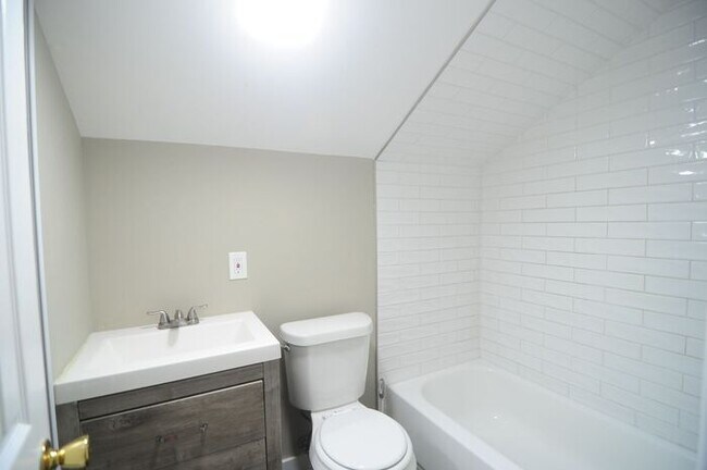 Building Photo - 202 Beirne Ave NW
