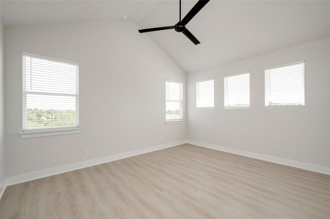 Building Photo - 2725 Bristol Dr