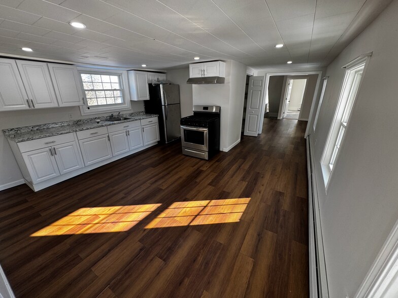 Building Photo - 169 Sewalls Falls Rd