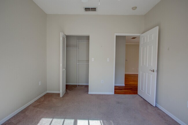 Building Photo - 520 Florida Club Blvd