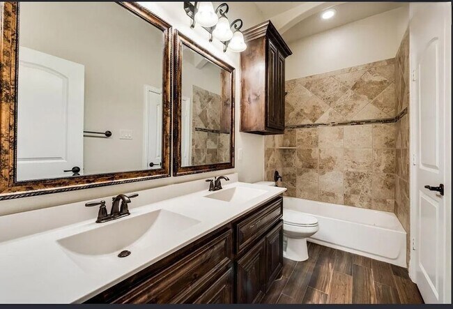 Building Photo - 2216 Grant Pk Wy