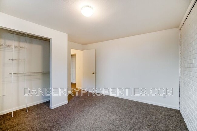 Building Photo - 3660 Willow Run Dr