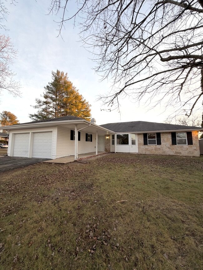 Building Photo - 10001 Paxton Rd