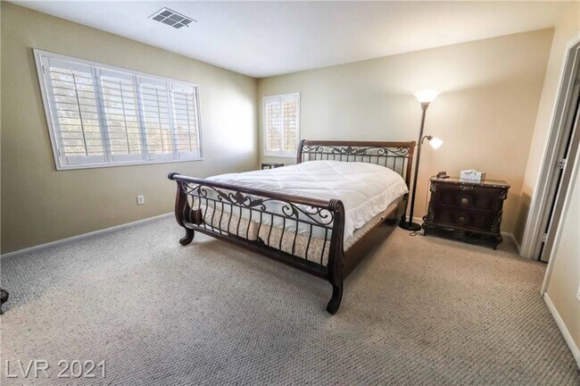 Building Photo - 2521 Stanwood Ave