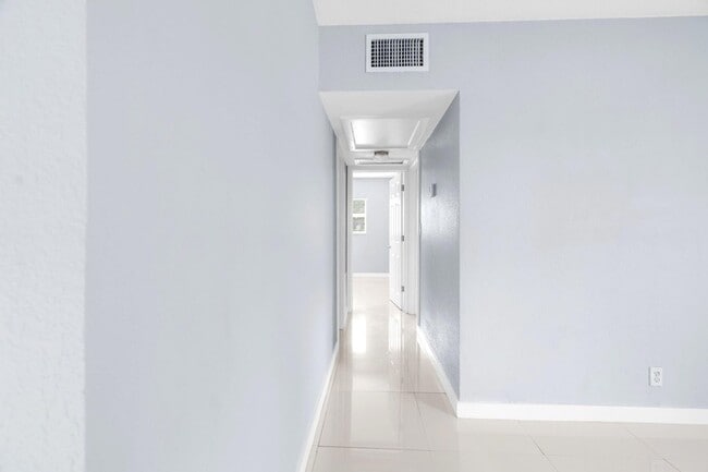 Building Photo - 416 NE 15th Ave