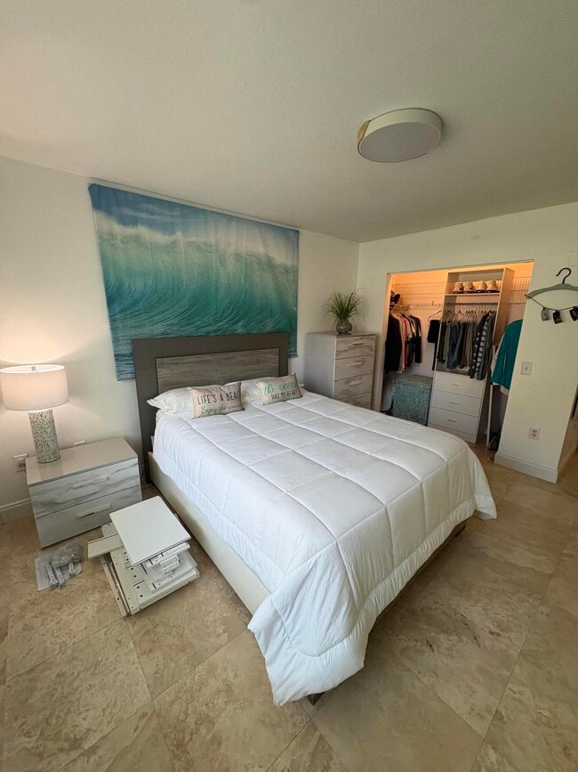 Building Photo - 1205 Villa Cir