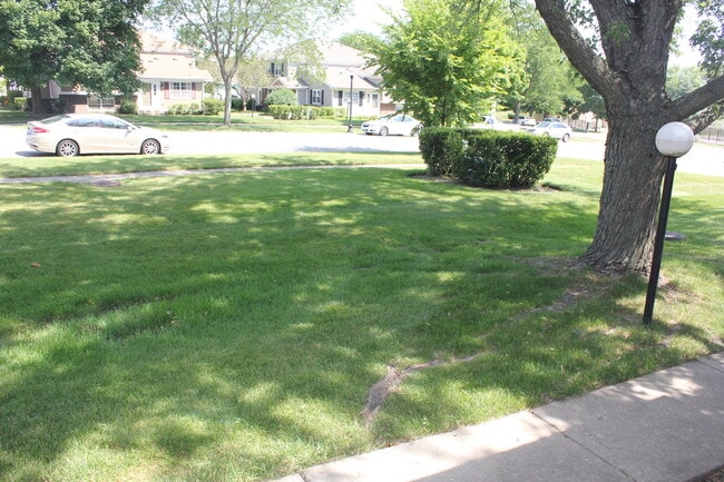 Building Photo - 410 Ashwood Ct