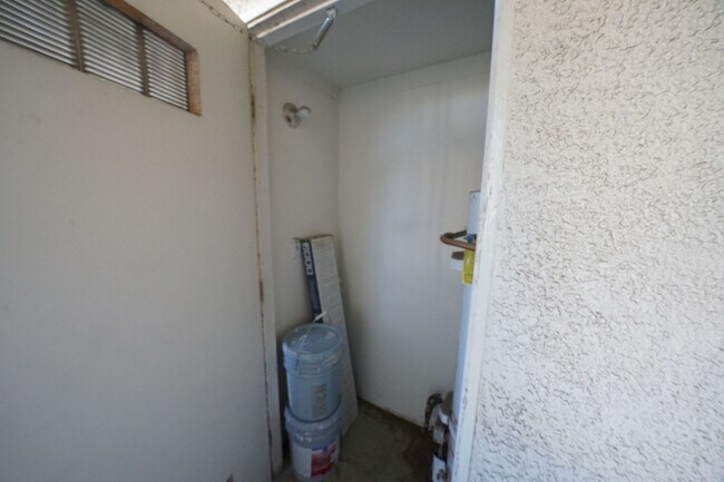 Building Photo - 5710 E Tropicana Ave