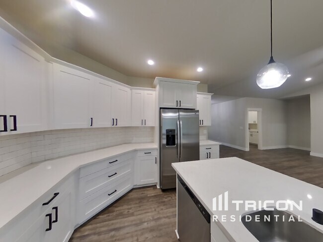 Building Photo - 5144 Victory Dr SW