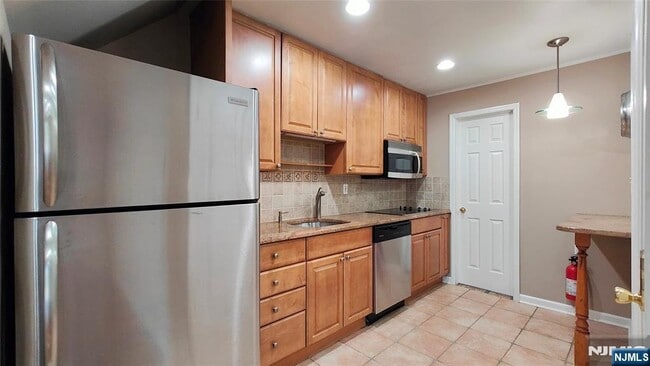 Building Photo - 8 Sewall Ave